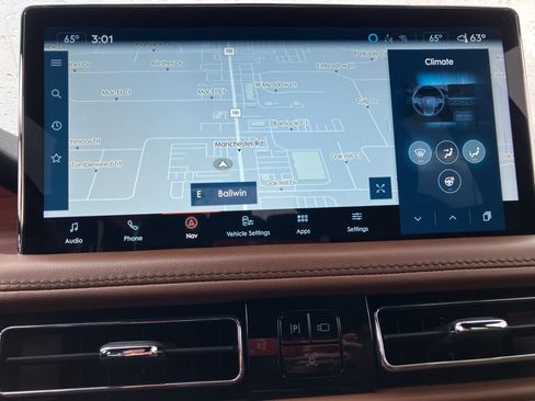 Used 2023 Lincoln Nautilus Reserve w/ Equipment Group 201A image 15