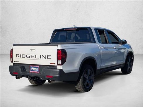 Used 2025 Honda Ridgeline TrailSport image 5