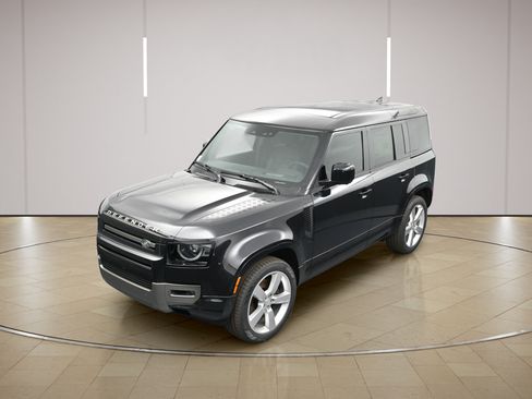 Used 2025 Land Rover Defender 110 X-Dynamic SE AWD/4WD image 29