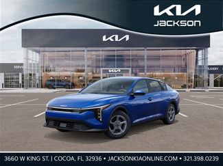 New 2025 Kia K4 LXS image 1