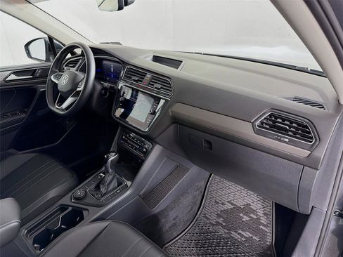 Used 2022 Volkswagen Tiguan SE AWD/4WD image 30