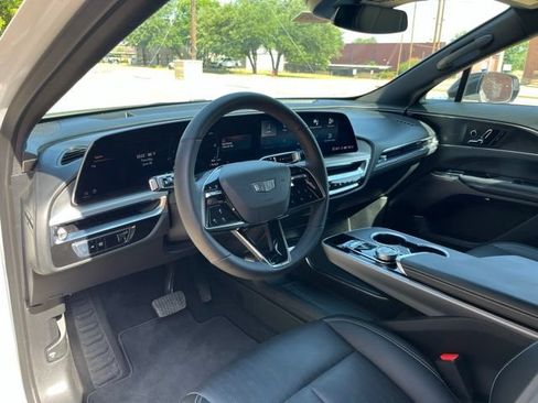 Used 2024 Cadillac Lyriq Luxury RWD image 13