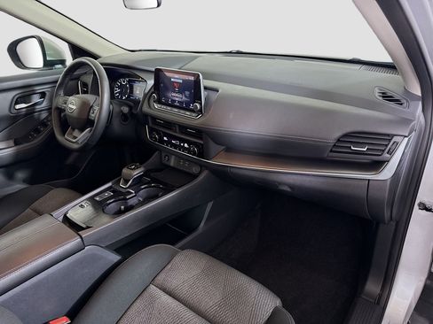 Used 2025 Nissan Rogue SV image 30