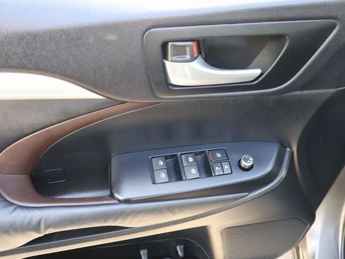Used 2015 Toyota Highlander XLE image 26