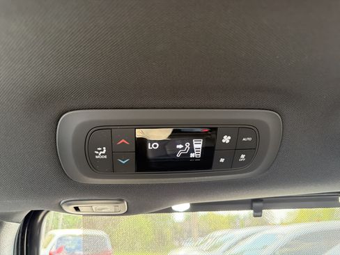 New 2027 Chrysler Pacifica Select w/ Family Tech Group AWD/4WD image 16