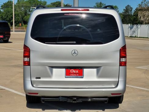 Used 2017 Mercedes-Benz Metris Passenger image 5