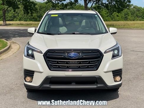 Used 2023 Subaru Forester Premium AWD/4WD image 2