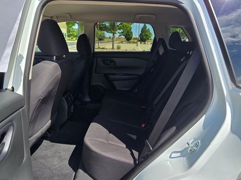 Used 2024 Nissan Rogue S AWD/4WD image 15