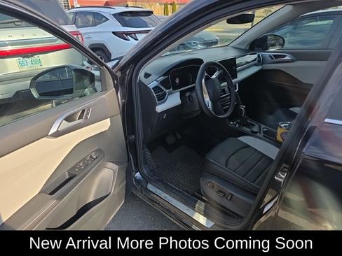 Used 2025 Volkswagen Taos SEL w/ Black Wheel Plus Package AWD/4WD image 3