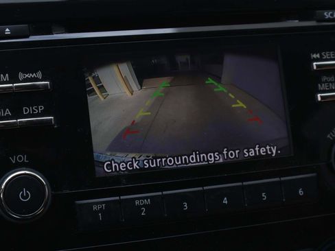 Used 2017 Nissan Rogue Sport S image 15