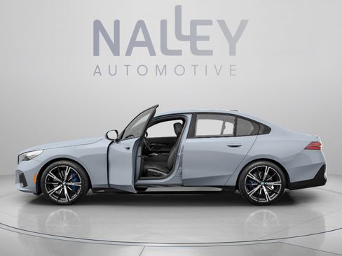 Used 2024 BMW 540i xDrive w/ Executive Package AWD/4WD image 2