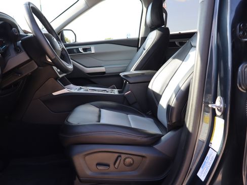 Used 2023 Ford Explorer XLT w/ Equipment Group 202A image 10