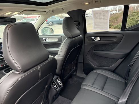 Certified 2025 Volvo XC40 B5 Core image 31