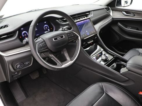 Used 2023 Jeep Grand Cherokee Limited w/ Black Appearance Package image 14