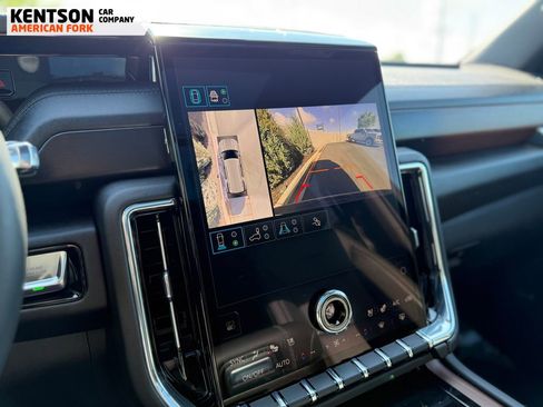 Used 2025 GMC Yukon Denali w/ Advanced Technology Package AWD/4WD image 30