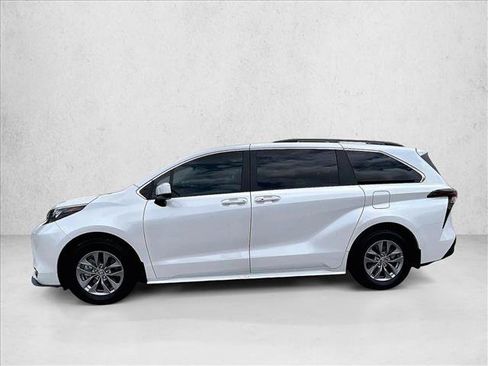 Used 2024 Toyota Sienna XLE w/ XLE Plus Package FWD image 6