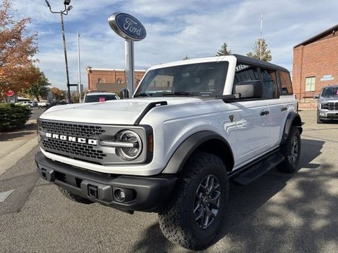 New 2025 Ford Bronco Badlands image 7