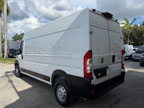 Used 2023 RAM ProMaster 2500 FWD image 3
