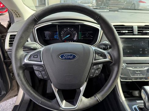 Used 2015 Ford Fusion SE w/ Equipment Group 202A image 18