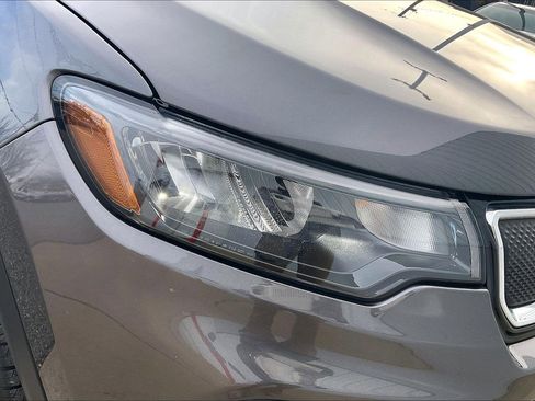 Used 2022 Jeep Compass Limited image 32