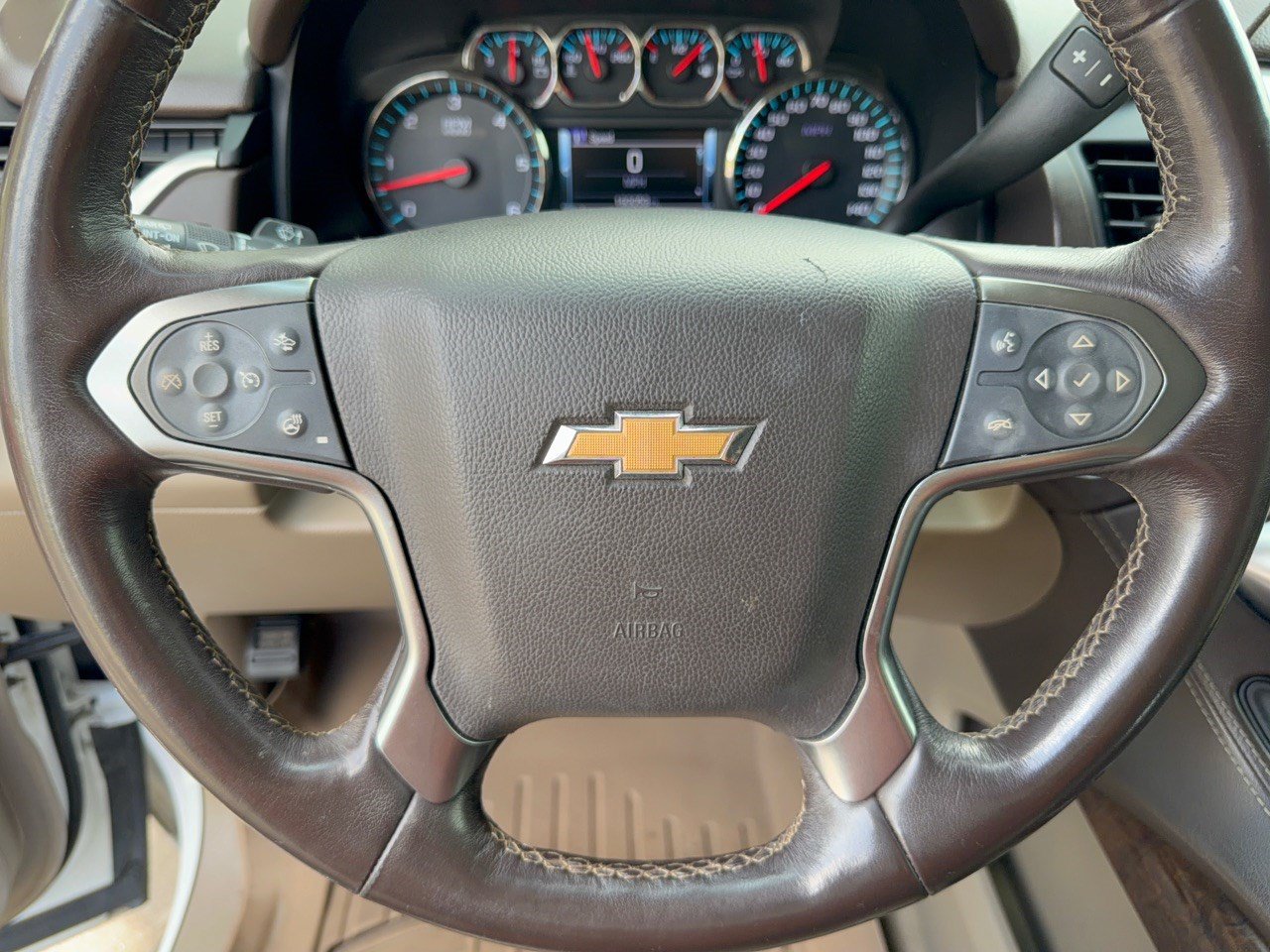 Used 2020 Chevrolet Suburban LT w/ Luxury Package RWD image 10