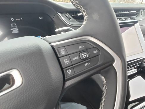 Certified 2025 Jeep Grand Cherokee Altitude AWD/4WD image 26