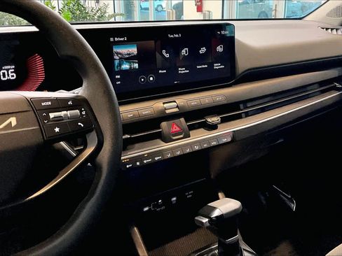 Used 2025 Kia K4 LXS image 7