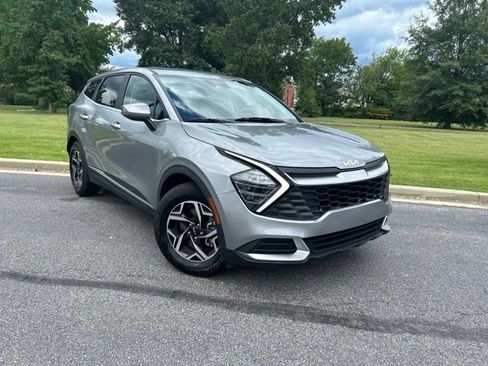 Certified 2024 Kia Sportage LX FWD image 2