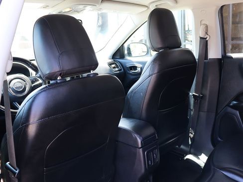Used 2020 Jeep Compass Latitude FWD image 31