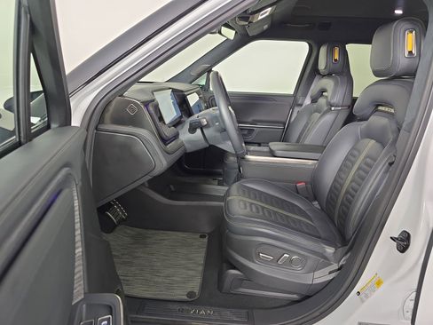 Used 2024 Rivian R1S Adventure AWD/4WD image 20