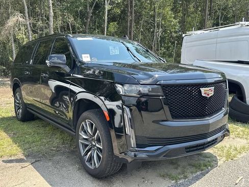 Used 2022 Cadillac Escalade ESV Sport Platinum w/ Heavy-Duty Trailer Package AWD/4WD image 12