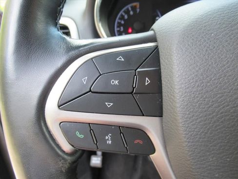 Used 2022 Jeep Grand Cherokee Laredo X image 21