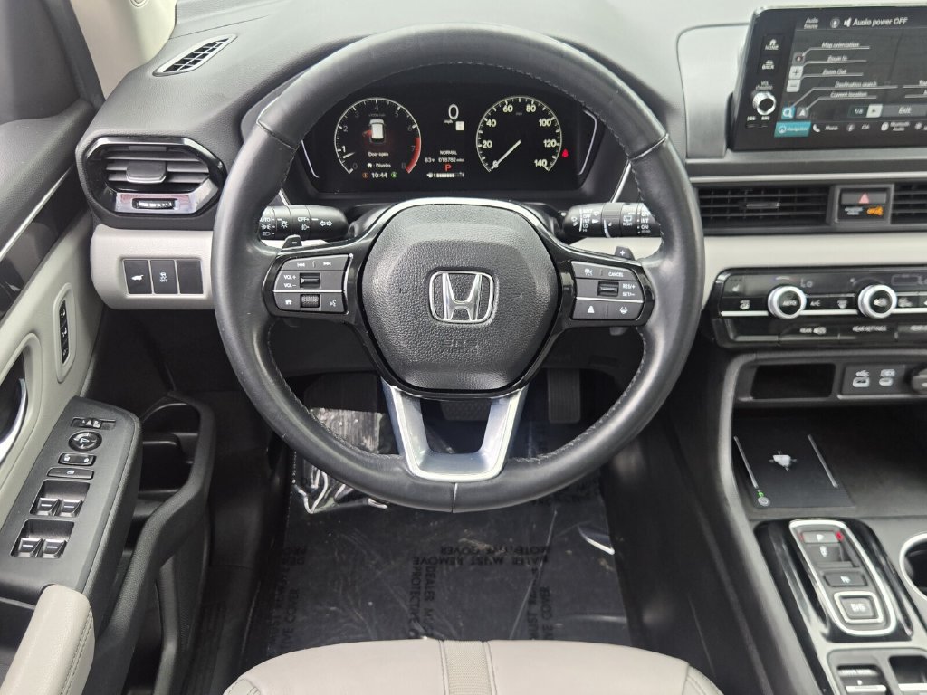 Certified 2025 Honda Pilot Touring image 13