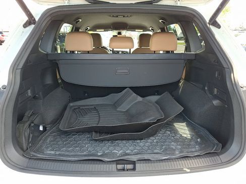 Used 2022 Volkswagen Tiguan SE AWD/4WD image 28