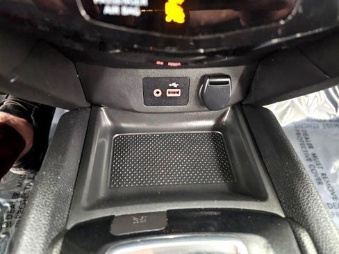 Used 2022 Nissan Rogue Sport S image 18