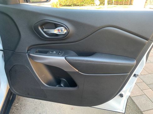 Used 2021 Jeep Cherokee Latitude Lux w/ Sun & Sound Group image 26