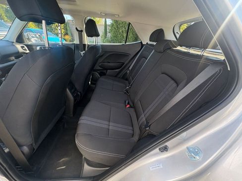 Used 2025 Hyundai Venue SEL image 24