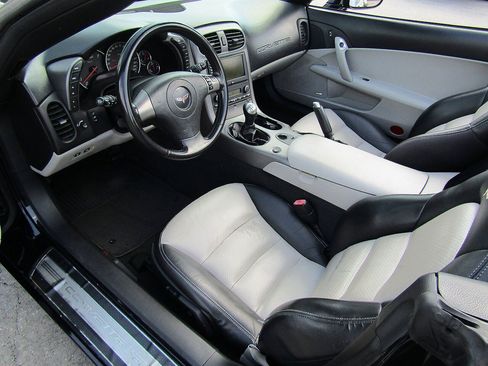 Used 2007 Chevrolet Corvette Convertible w/ Preferred Equipment Group RWD image 10