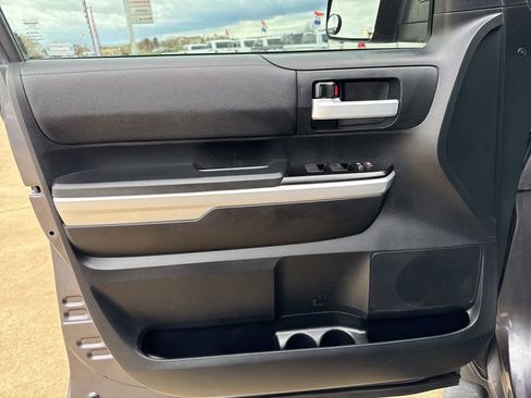 Used 2017 Toyota Tundra SR5 w/ SR5 Upgrade Package image 6