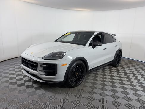 Used 2024 Porsche Cayenne Turbo GT AWD/4WD image 2