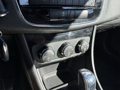 Used 2011 Chrysler 200 Touring image 50