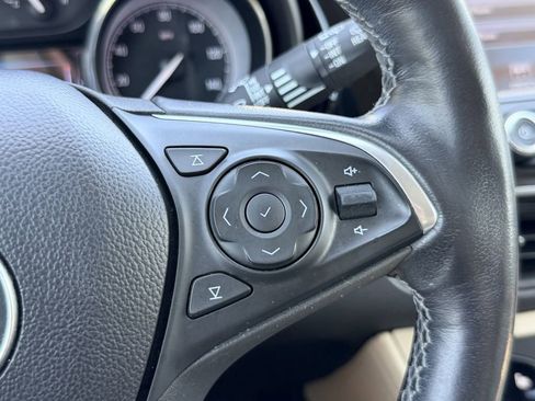 Used 2019 Buick Envision Essence FWD image 31