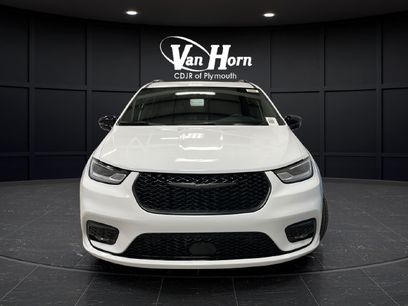 New 2026 Chrysler Pacifica Select