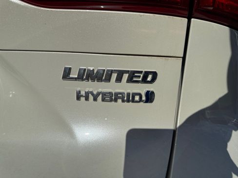 Certified 2022 Toyota Venza Limited AWD/4WD image 23