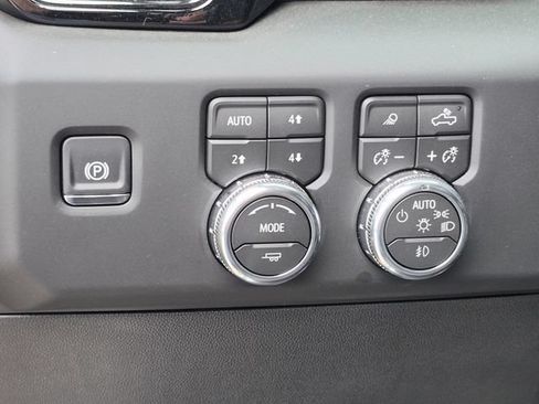 Used 2026 GMC Sierra 1500 AT4 w/ Technology Package AWD/4WD image 9
