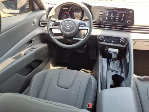 Used 2023 Hyundai Elantra SEL FWD image 4