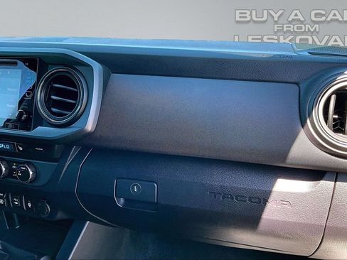 Used 2019 Toyota Tacoma TRD Off-Road w/ TRD Premium Off Road Package AWD/4WD image 16