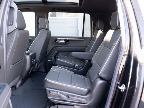 New 2026 Chevrolet Suburban Premier AWD/4WD image 18