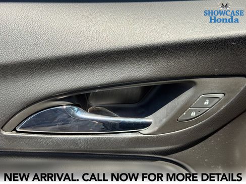 Used 2023 Chevrolet Equinox LT FWD image 9