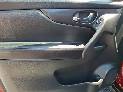 Used 2019 Nissan Rogue SV AWD/4WD image 12